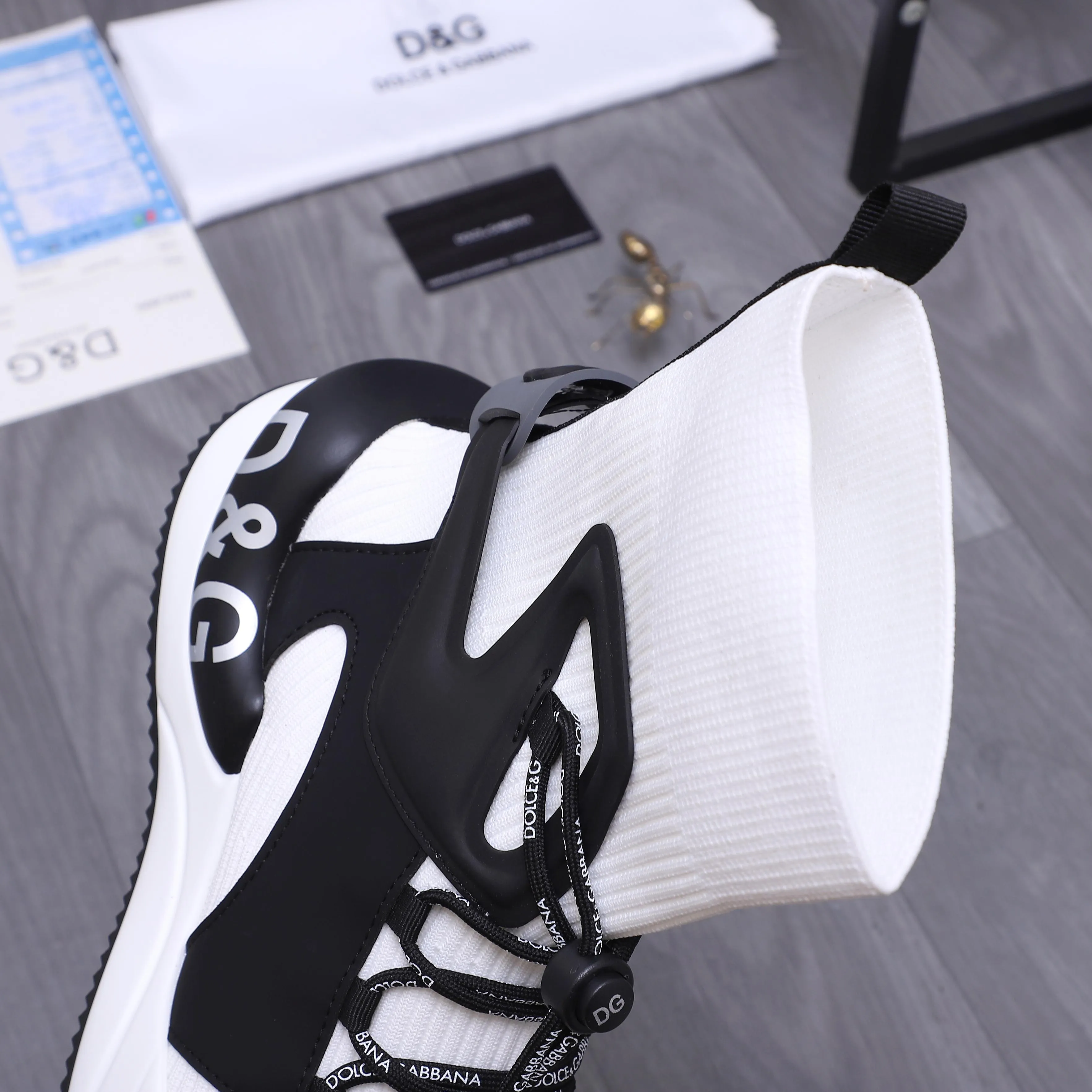 Men's shoes 💰442 Product trademark: DG (Dolce & Gabbana) casual shoes for couples. Regular size: 36-46 (45.46 is custom-made and non-returnable) Product materials: Selected knitted breathable spliced ​​cowhide upper, cowhide insole, original outsole